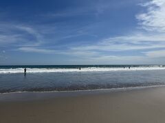 10～15分ほど歩いてスミニャックビーチへ。
クタビーチの延長線なので、クタビーチと同じような風景。