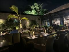 おしゃれな雰囲気で人気のお店です。
遅い時間だったので予約なしで入れました。