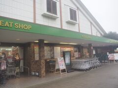 サイボクハムのミートショップ。
スーパーみたいな雰囲気で、ハムなどがたくさん売っています。