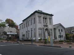 柳井市町並み資料館。周防銀行本店として明治40年（1907年）に建築された建物です。資料館はこの日はお休みだったので、外観のみ見学。