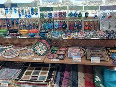 お土産物屋さんには、トルコ製品もおいてあった。