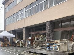 上諏訪2番目の目的地である
『ReBuilding Center JAPAN』

通称リビセン

解体される建物の廃材を再利用する文化を広めたいという思いから2016年にオープン

上諏訪駅から徒歩15分ほど

11-18
水木休み
