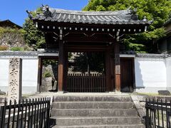 宇治川右岸からスタートです。

鎌倉時代に宇治橋を再興した僧叡尊が大放生会が営なんだことから放生院と名付けられたお寺は宇治橋の守り寺ということで、通称「橋寺」と呼ばれています。