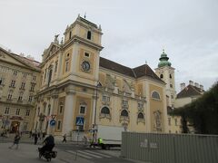 ウィーンは何度か訪問していますが、気に入っている教会の一つがこの【ショッテン教会】で、近くにある【キンスキー宮殿】と並んでハプスブルグ帝国の都ウィーンの華やかさを感じることが出来る場所です。 