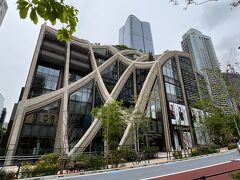 出張先の神谷町駅に移動。
この見覚えのある建物は、ニュースで見た麻布台ヒルズだ…