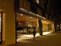 ホテル・ロイヤル・パセージ・デ・グラシアに戻ってきました
１階の入り口辺り外観です