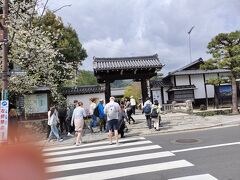 天龍寺前を通り右へ