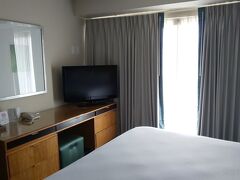 2日目はアラモアナホテルにチェックイン。リビングと、ベッドルームが分かれてる部屋でした。とても広かったです。