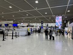 ターミナルに入ると…。
あ～やっぱこの成田の雰囲気は良いね！
羽田の手軽さは良いけど、この雰囲気は無いんだよな。