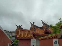 教会の向かえに中国風のお寺
