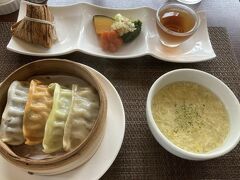 沖縄餃子（ゴーヤ、もずく、イカ墨、島唐辛子）と点心のセット