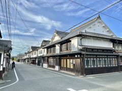 福岡市への帰路の途中の八女福島の白壁の町並みです。

このエリアも江戸時代の街道沿いの雰囲気が楽しめてお薦めです。

