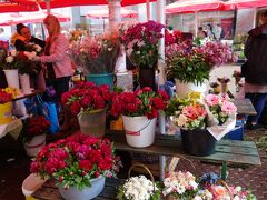 ドラツ市場へ。食べ物から服まで色々なものが売ってました。
お花が可愛い！！！