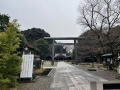 岐阜公園と長良川の間にある護国神社は広大で厳かでした。