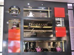 　大阪にしか出店していないフランス最古の紅茶専門店ダマンフレールのティーサロン「ダマン リュミエール」で昼食です。