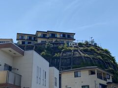 本日のお宿は福島県のいわきにある「天地閣」さんです。
山の上にあるので、駐車場からも急な坂道を上ることになります。