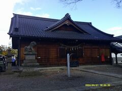 松本城と旧開智学校、2つの国宝に挟まれるような立地でひっそりと鎮座されているのが、こちらの松本神社です。