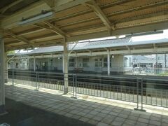 動橋（いぶりはし）駅。
福井県内区間もそうだったが、いい感じの駅舎の駅が多い。