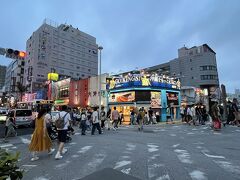 今日は海に潜ってドライブして忙しい一日だった。
ご飯はどうしようかな？

ビール飲んでほろ酔い散歩。