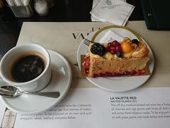 メイン通りにある、有名なCafe Cordinaで一休みできました。入れて良かった。