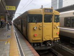 AM7：57
姫路駅で乗り換えです。
岡山行きの電車に乗ります。
レトロ感いっぱい！