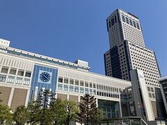 札幌駅に直結するJRタワーが右手に見えています。