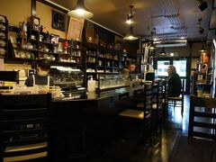 麦酒で喉を潤した後、以前から気になっていた喫茶『カプチーノ詩季』でひと休みする。店内は落ち着いた雰囲気で、とても素敵である。