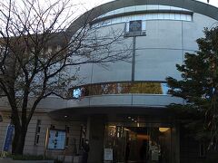 次は博物館のお隣の渋沢史料館を見学。
紙の資料館もあるのですが、時間の都合で見送りました。