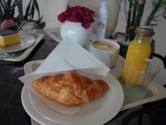 朝になりました。
8時半にホテルを出て空港へ向かいます。
こちらは空港で食べた朝ご飯です。