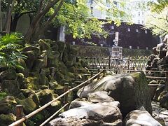 苔の生えた岩もあり安らぎます。