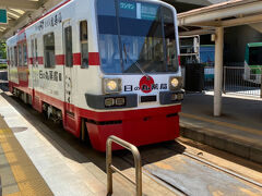 停留所はズバリ「駅前」路面電車っぽい駅名。
岐阜市内・美濃町線を走っていた元名鉄車両