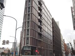 本日泊まる「ホテルリソル横浜桜木町」へ
こんな形のホテルです
まだチェックイン出来ないので、荷物だけ預かってもらいます
