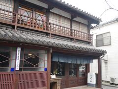 御船宿いろは。
こちらのステンドグラスは宮崎監督デザイン。
坂本龍馬が談判の場所に使用した場所だそうです。