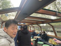 ハイネケンからーの船で運河クルーズです
夕方はかなり寒い