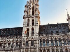 1番目立つのはブリュッセル市庁舎。