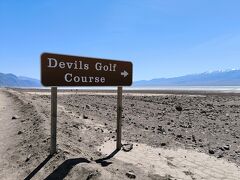 道中にデビルズゴルフコースがあります。
