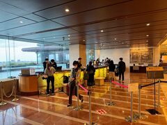 鹿児島中央駅からシャトルバスに乗車し、城山観光ホテルに到着です。