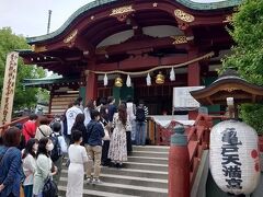 亀戸天神社で藤祭りをやってるみたいなので寄ってみました。
凄い人。