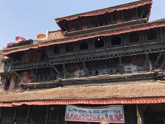 市街中心部のダルバール広場では、旧王宮、ヒンドゥー教寺院、クマリなどのネパール人の信仰心が垣間見えます。