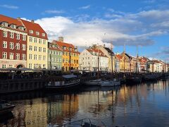 コペンハーゲンの有名な運河ニューハウン Nyhavn。ガイドブックと同じ景色ですが、デンマークに着いた実感が湧きます。近くのホテルで2泊します。