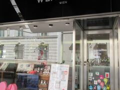 こちらのツッケルヴェルクシュタットはキャンデーショップだそう。ハイセンスなお店が並んでます