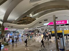 11時間くらいかかってアブダビのザイード国際空港到着。
新しいターミナルAです。
