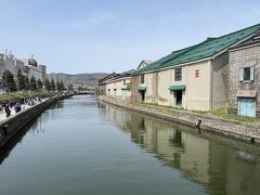 小樽運河を散策。
