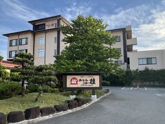 今回の宿は、ホテルニュー桂。両津港から車で5分ほど。加茂湖畔の高台にあります。