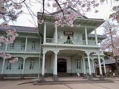 お城の麓にある興雲閣へ。

大好きなレトロ建築。
島根県指定有形文化財・松江市歴史的風致形成建造物に指定されています。
