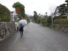 鹿児島県・出水到着。駅からホテルに向かいカバンを預け観光開始。まずは歩いて出水麓武家屋敷群に向かいます。
