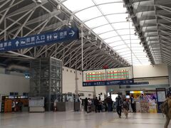 【新烏日駅】
改札を出て流れに沿って新幹線の駅がある高鉄台中駅へ。
繋がっているので外に出る必要はありません。