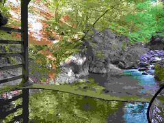 このあと、塩原、鬼怒川で3日間温泉三昧をして、100系スペーシアで帰りました。
これはもういつ乗れなくなるかわかりませんからね。
もう古くなったけど、バブル感あふれるゴージャス感とゆとりがあってリバティーよりも好きです。
青い空、まばゆいばかりの新緑。今年は天気にも恵まれて充実のGWでした。

写真：塩原温泉柏屋旅館　雷霆の湯