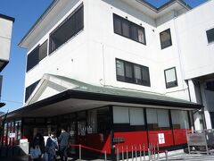 アウトレット店舗で買い物。
けっこう出物多くほくほく。
今日は天気悪いので東京からのお客さんが少ないのでしょう。