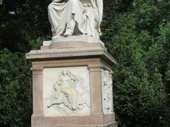 こちらはシューベルトの像。これで、市民公園を後にします。